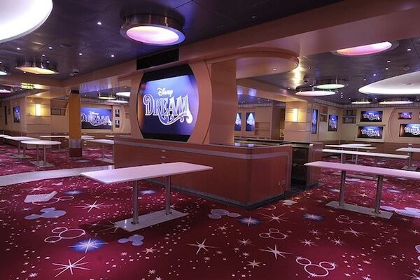 Лайнер "Disney Dream" спущений на воду в Німеччині