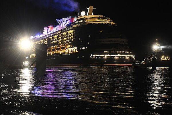 Лайнер "Disney Dream" спущений на воду в Німеччині