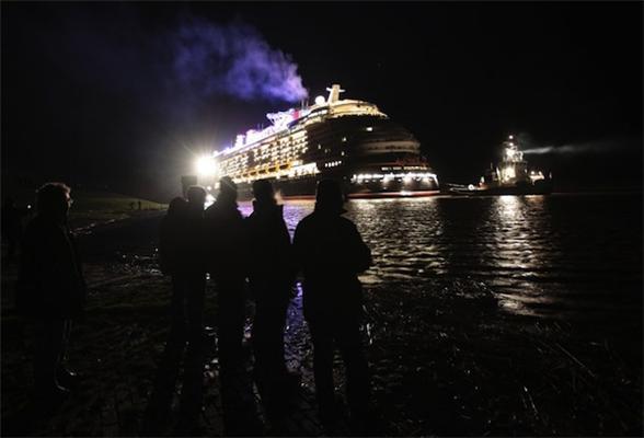 Лайнер "Disney Dream" спущений на воду в Німеччині
