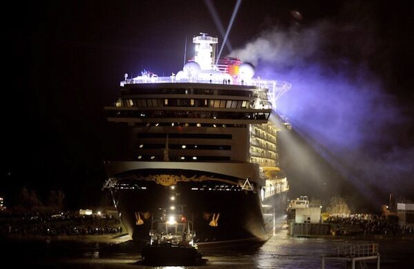 Лайнер "Disney Dream" спущений на воду в Німеччині