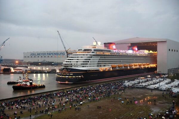 Лайнер "Disney Dream" спущений на воду в Німеччині