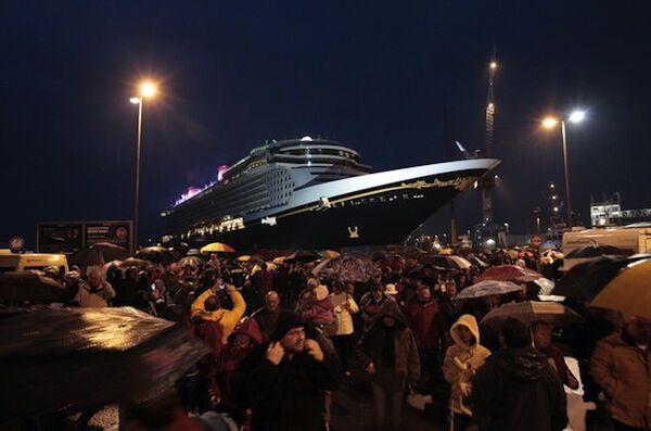 Лайнер "Disney Dream" спущений на воду в Німеччині