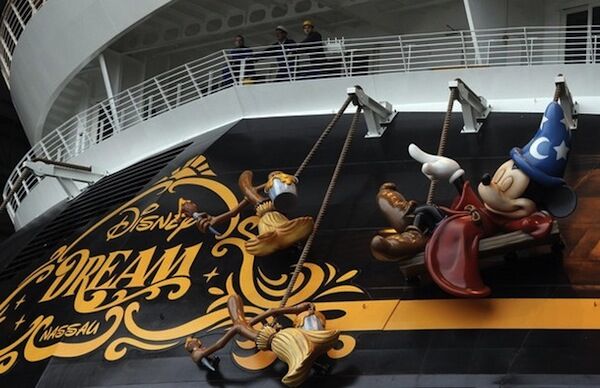 Лайнер "Disney Dream" спущений на воду в Німеччині