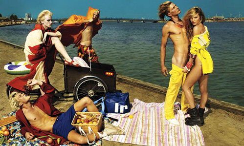 Ангел "Victoria's Secret" соблазняла юнцов голой попой