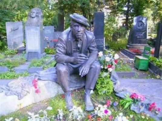 Фото самых необычных надгробий