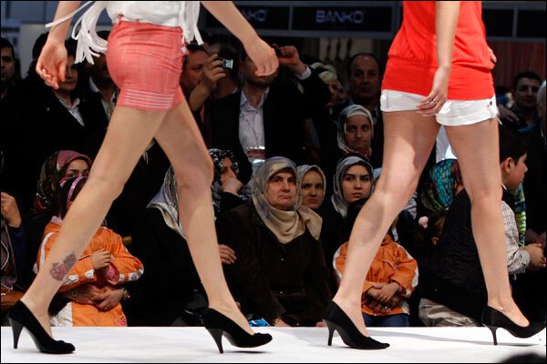 Модный показ мусульманской одежды в Стамбуле