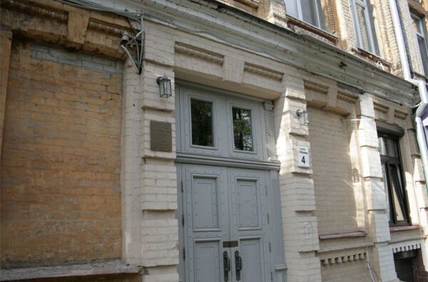 Дом для киевской власти: разрушения уже начались. ДОКУМЕНТЫ