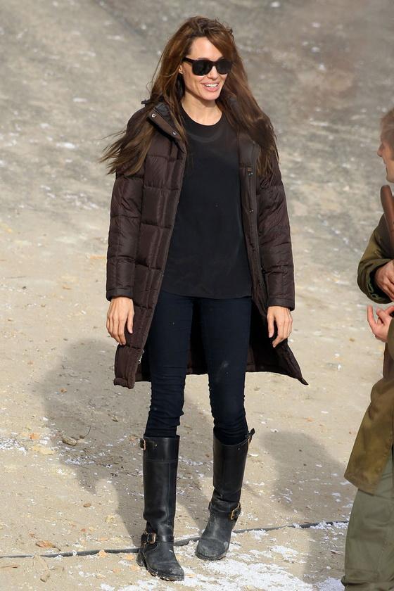 Анджелина Джоли в ультраобтягивающих джинсах