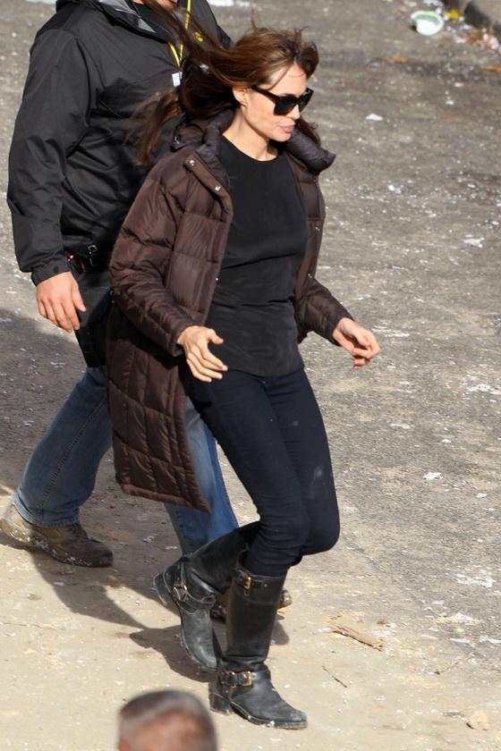 Анджелина Джоли в ультраобтягивающих джинсах