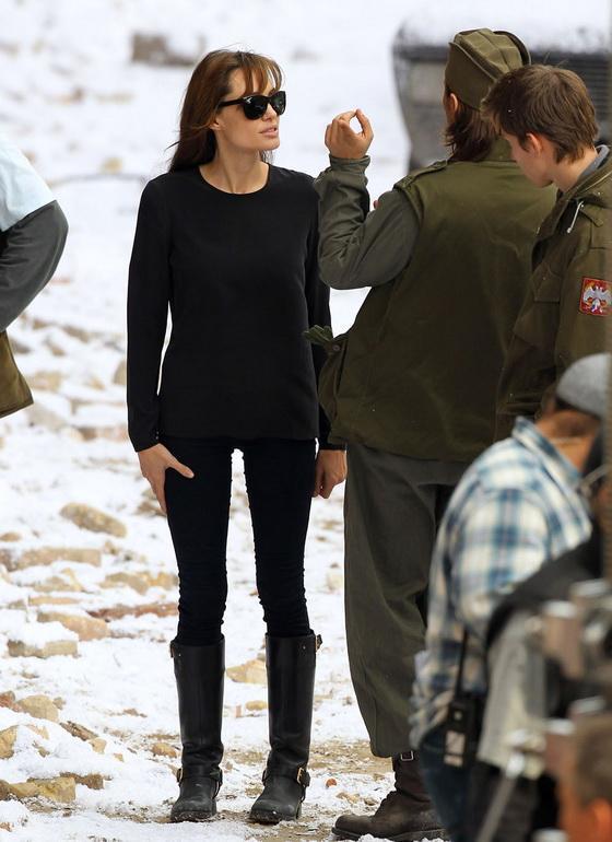 Анджелина Джоли в ультраобтягивающих джинсах