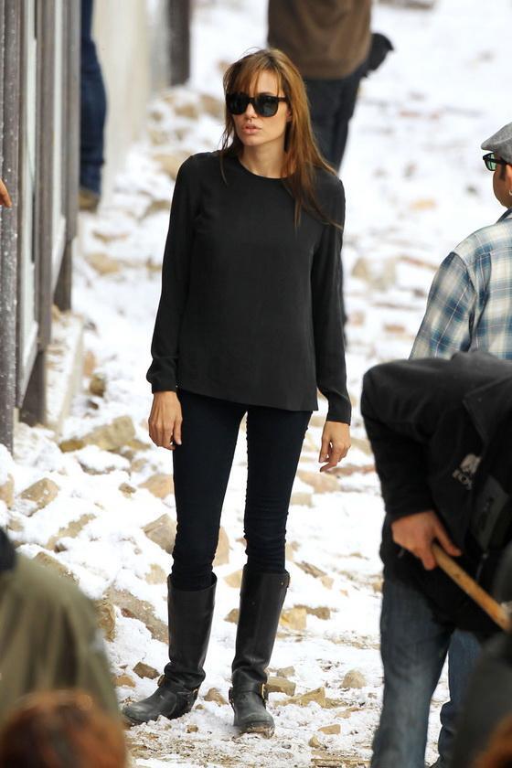 Анджелина Джоли в ультраобтягивающих джинсах