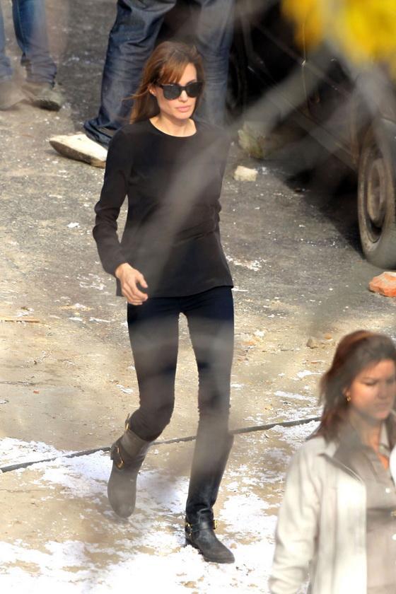 Анджелина Джоли в ультраобтягивающих джинсах