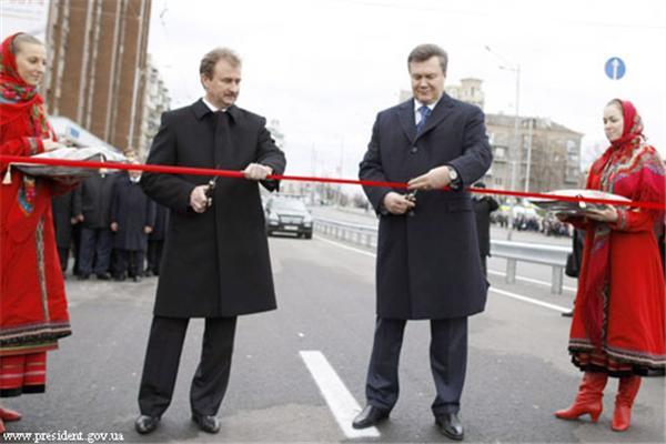 Янукович спустился в метро по работе. ФОТО