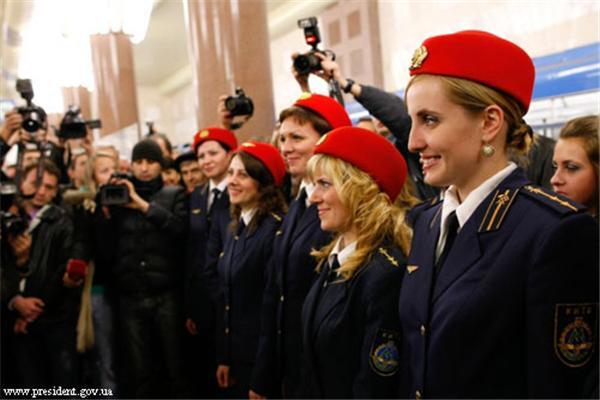 Янукович спустился в метро по работе. ФОТО