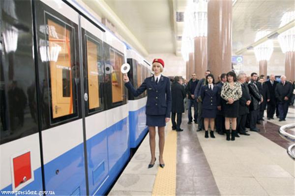 Янукович спустился в метро по работе. ФОТО