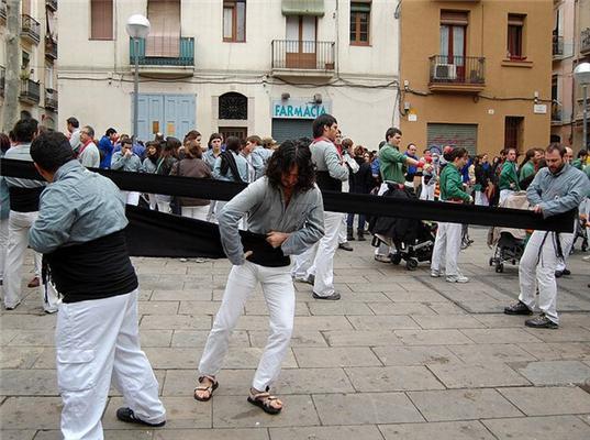 Как строятся живые башни