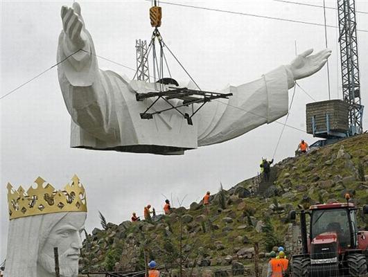 Самая высокая статуя Иисуса в Польше