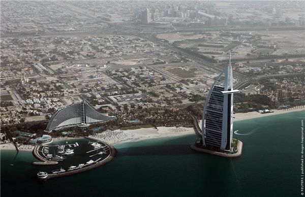 В небе над Дубаем. Красивейшие фотографии