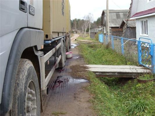 Сегодня праздник на селе. Завезли бесплатное вино