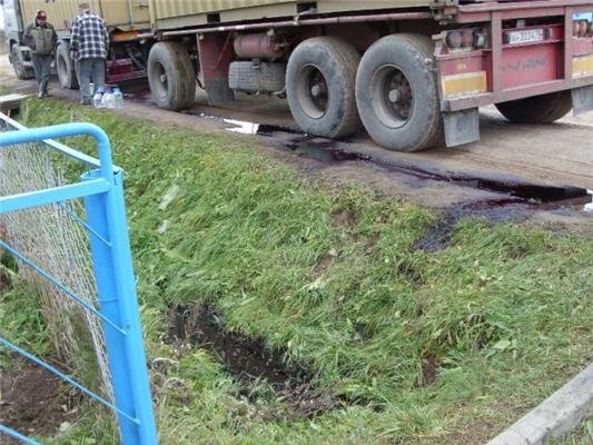 Сегодня праздник на селе. Завезли бесплатное вино