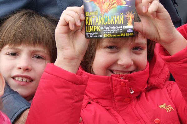 "Обозреватель" подарил детям-сиротам чудеса Китая. ФОТО