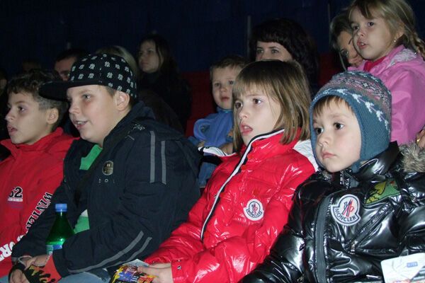 "Обозреватель" подарил детям-сиротам чудеса Китая. ФОТО