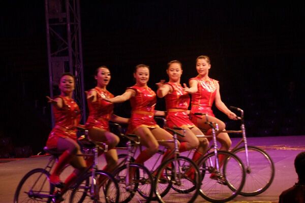 "Обозреватель" подарил детям-сиротам чудеса Китая. ФОТО