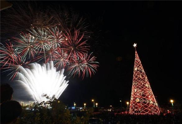 Різдвяні вогні в різних країнах світу