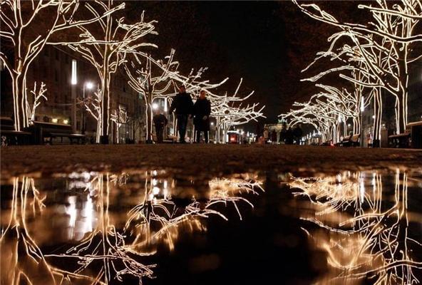 Різдвяні вогні в різних країнах світу