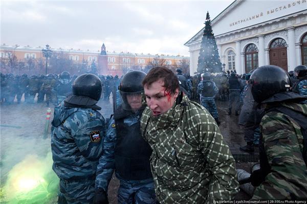 Побоїще в Москві. Неофіційно ФОТО (97!)