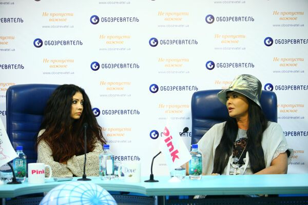 Асію Ахат і Ламу застукали відразу після ліжку