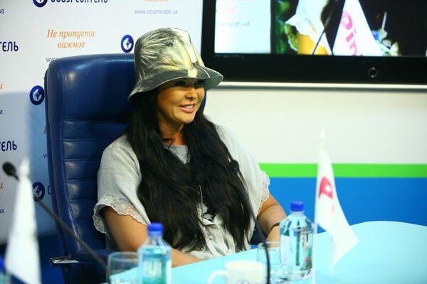 Асію Ахат і Ламу застукали відразу після ліжку