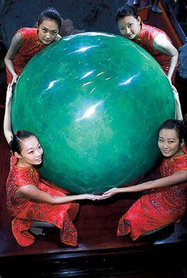 У Китаї показали перлину вагою в 6 тонн. ФОТО
