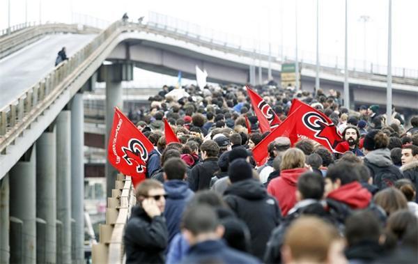 Масові заворушення в Італії: студенти проти реформ.ФОТО