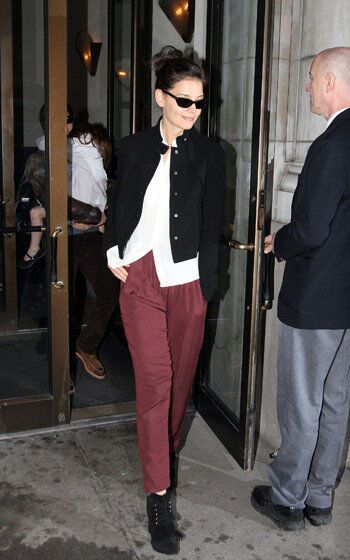 Том Круз пичкает дочку сладким