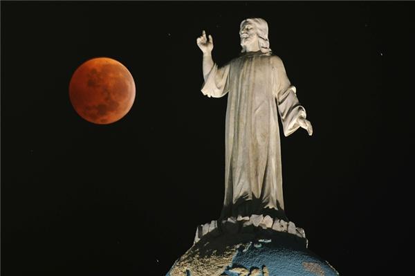 Повне затемнення Місяця
