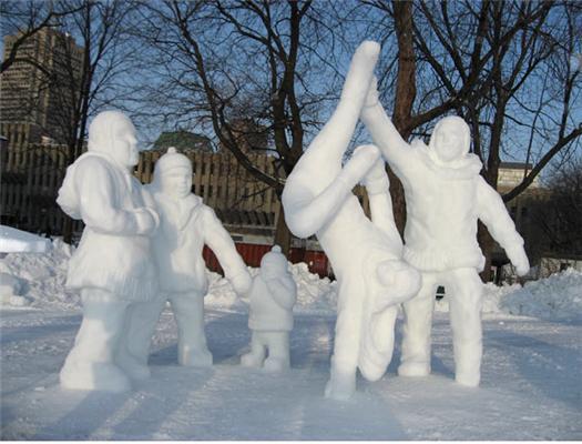 Дивовижні снігові фігури 