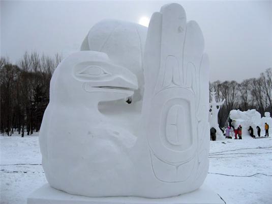 Дивовижні снігові фігури 