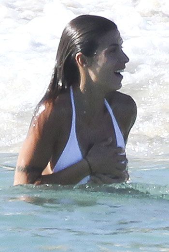 С подружки Джорджа Клуни сползли трусики