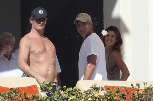 С подружки Джорджа Клуни сползли трусики