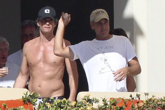 С подружки Джорджа Клуни сползли трусики