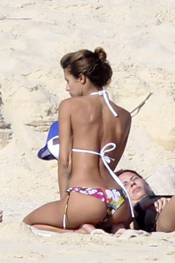 С подружки Джорджа Клуни сползли трусики