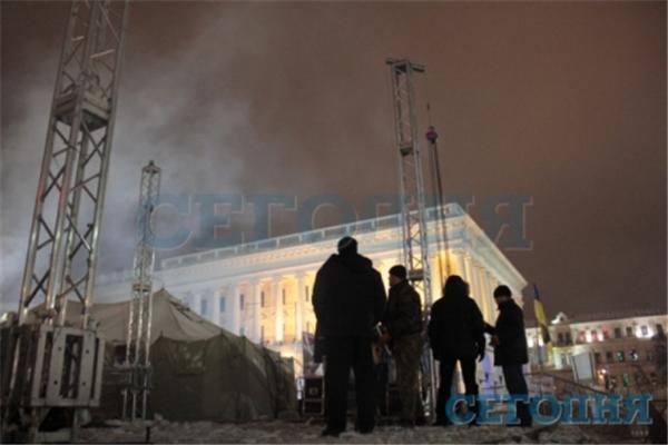 Як ліквідували наметове містечко на Майдані. ФОТО