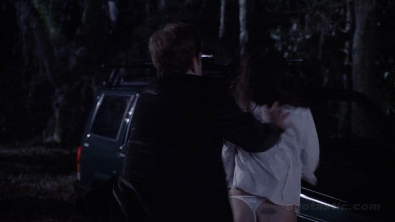 Юная Кэти Холмс топлесс на съемках