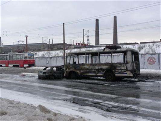 В ДТП сгорел автобус и две машины, 5 человек погибло  (ФОТО)