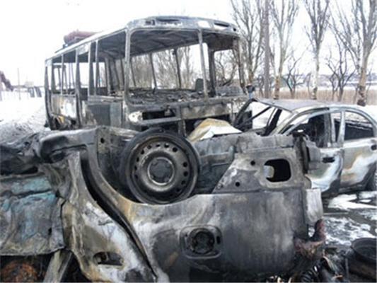 В ДТП сгорел автобус и две машины, 5 человек погибло (ФОТО)