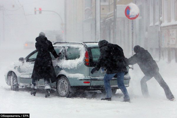 Європа паралізована снігопадами