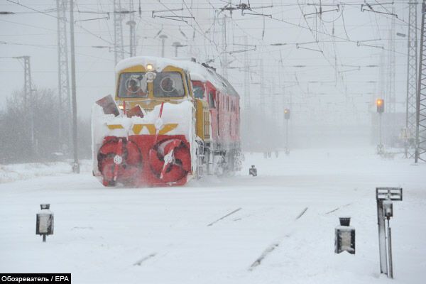 Европа парализована снегопадами