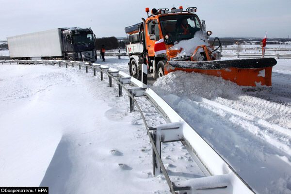 Європа паралізована снігопадами