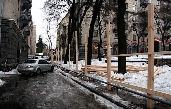 Застройщики захватили сквер на Прорезной